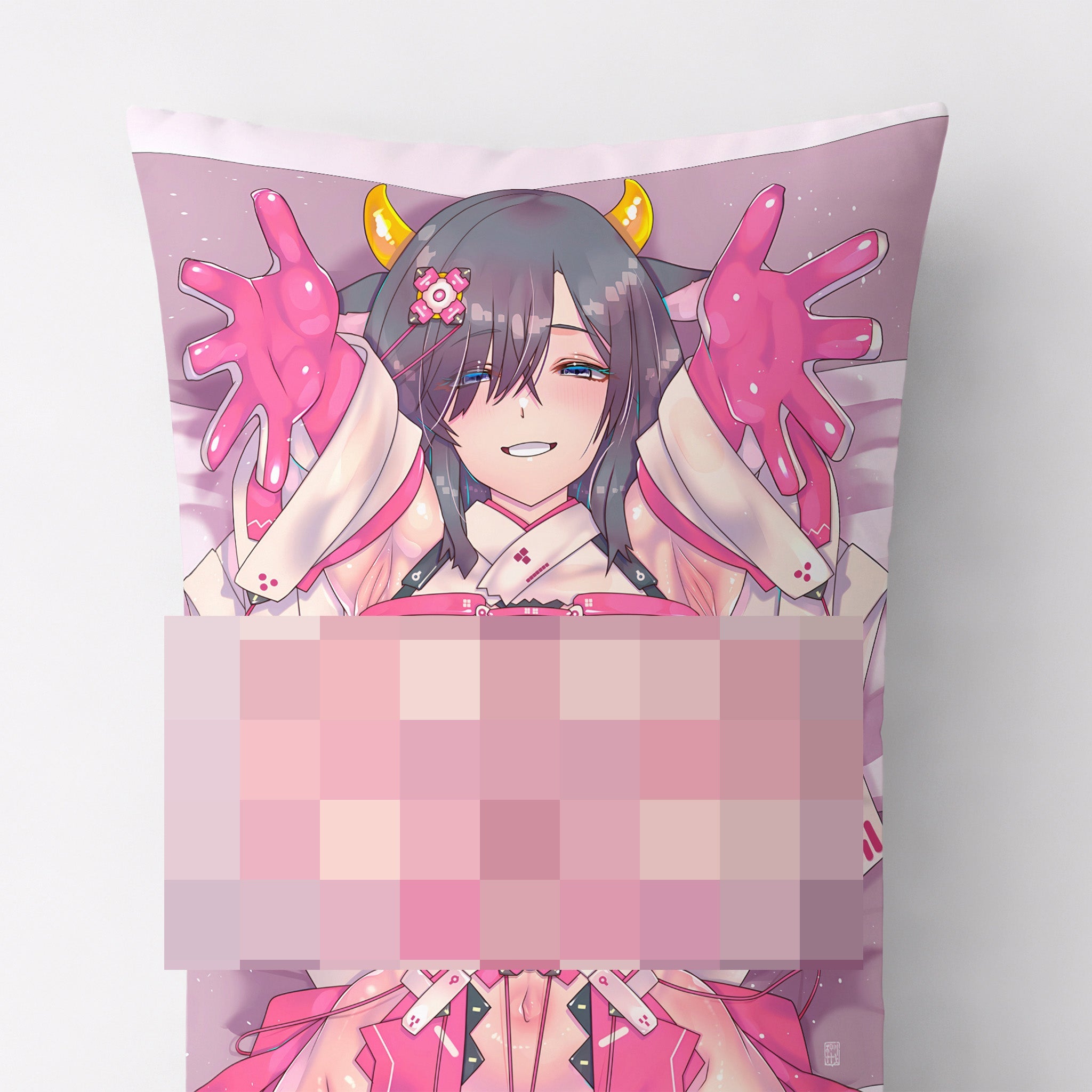 Schwarzhaarige Kuh-Schreinmädchen – AnimePillow Fan-Art Edition